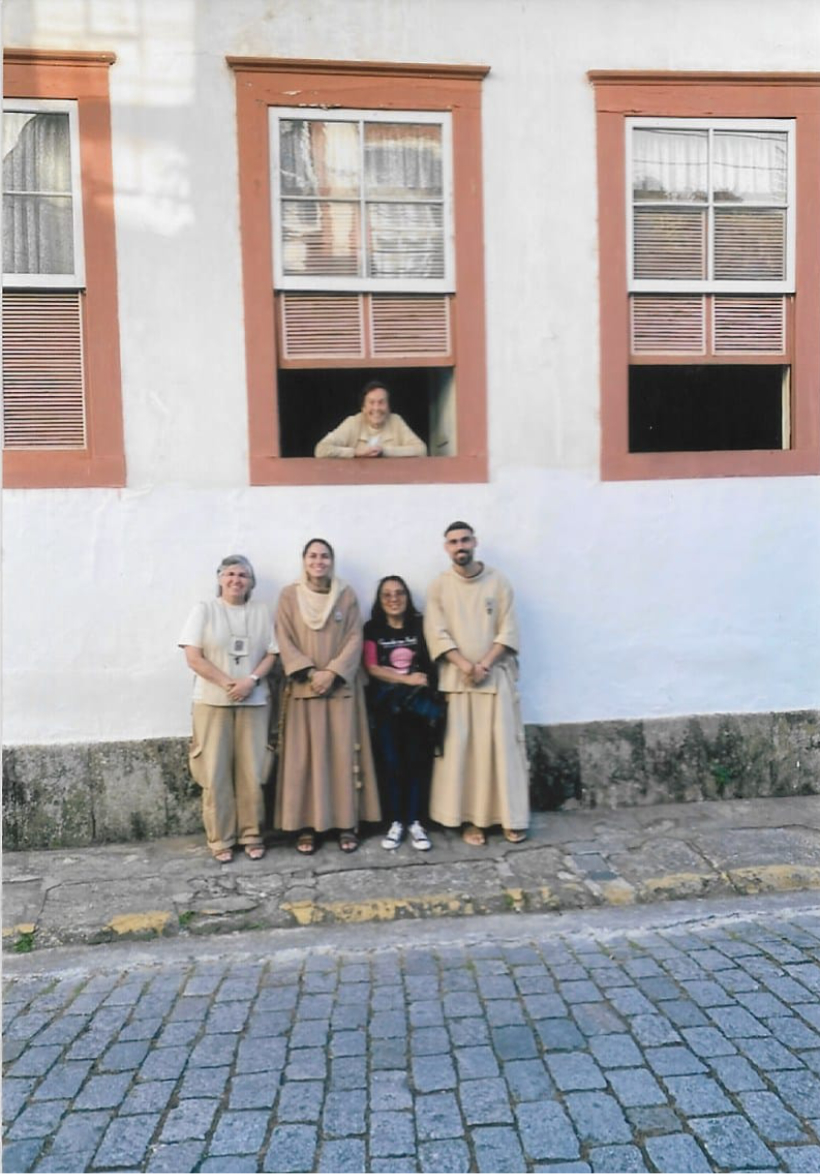 Sósia de Frei Galvão Visita a Casa do Santo